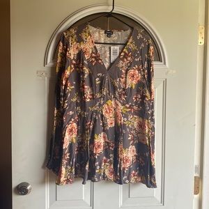 NWT beautiful flowered long sleeve top. Torrid size large. 12.